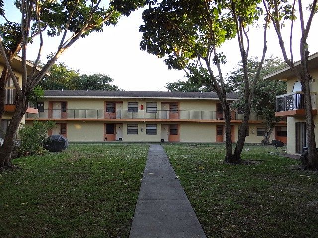 1st image of 4129 Lakeside Dr