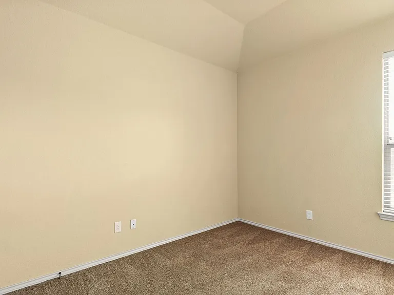 533 Creekside Cir — Photo 10