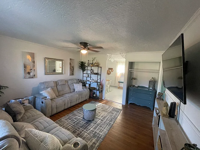 2229 Ireland Dr — Photo 14
