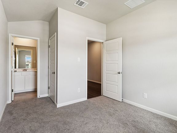 SAN_Remington_Hughes_841_Guest Room_11531 Buffalo Grv_021.jpg