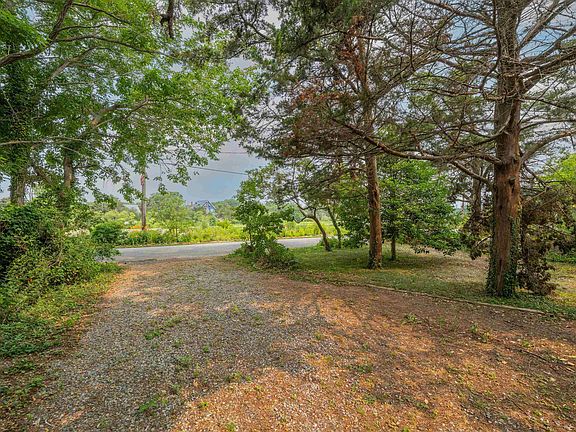 2nd image of 507 E Lake Dr