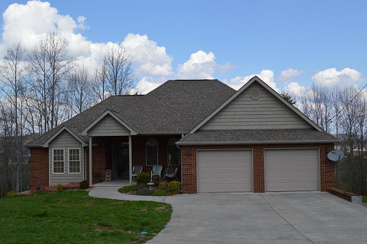 1st image of 815 Thomas Ct