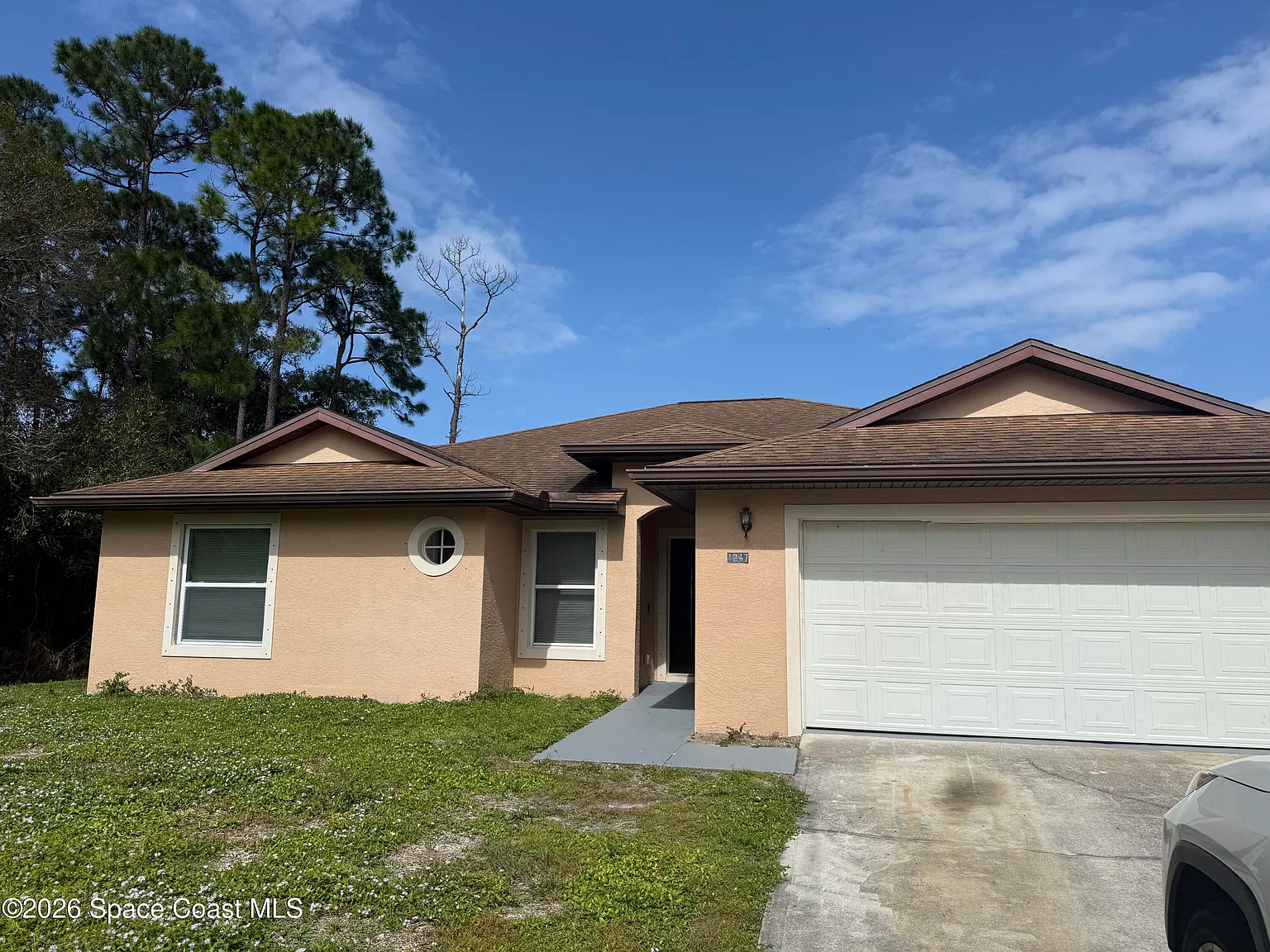 3 bed, 2.0 bath, 1683 sqft, $2,100 — Photo 1