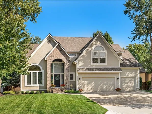 13113 Bond St, Overland Park, KS 66213