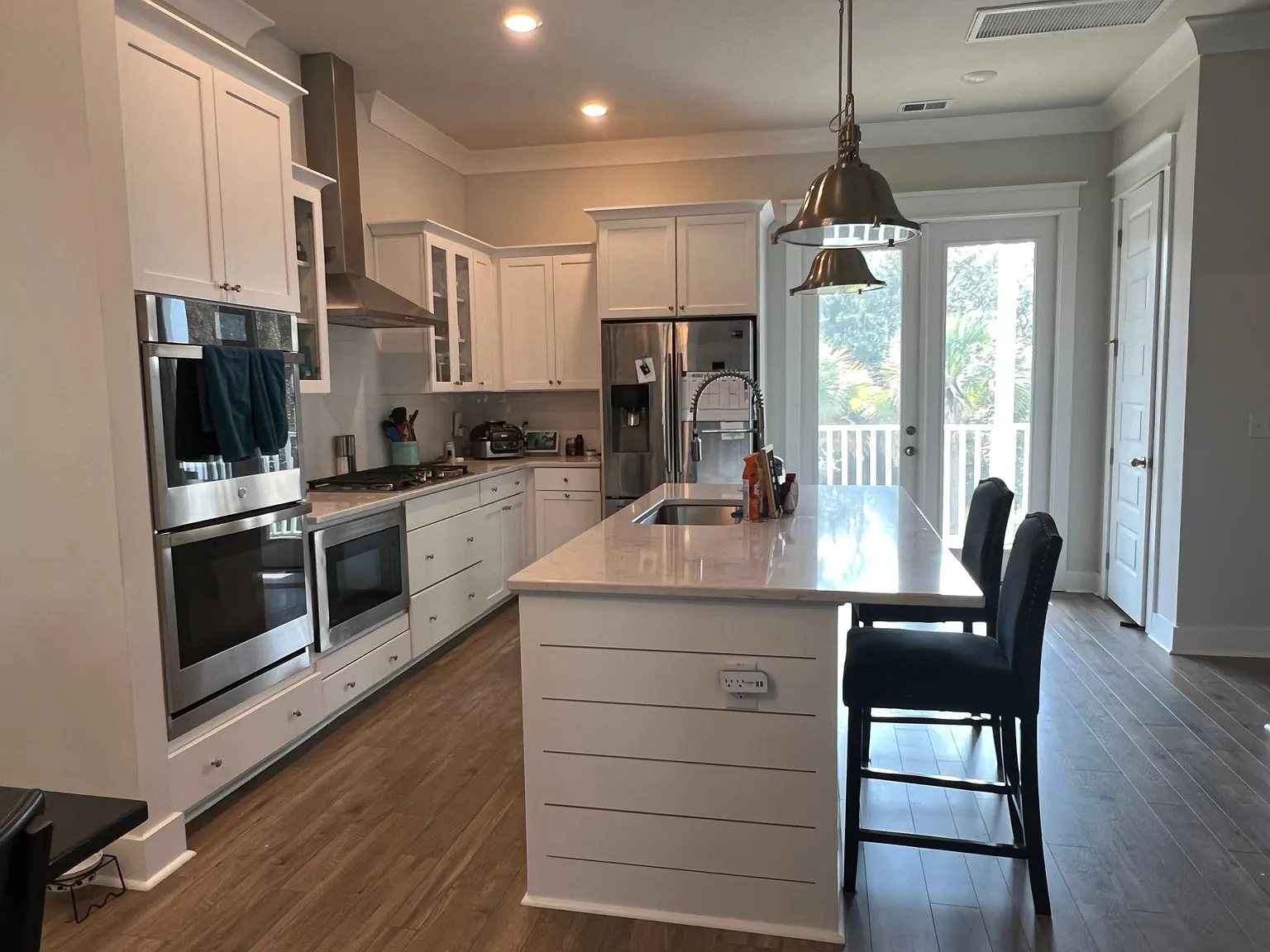 3 bed, 2.5 bath, 1897 sqft, $3,400 — Photo 1