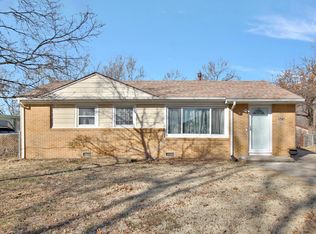 925 N El Paso Dr, Derby, KS 67037