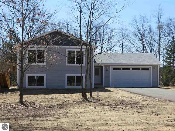 3rd image of 9817 Westwood Dr