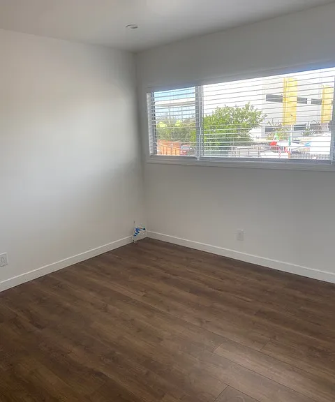 15005 S Vermont Ave — Photo 2