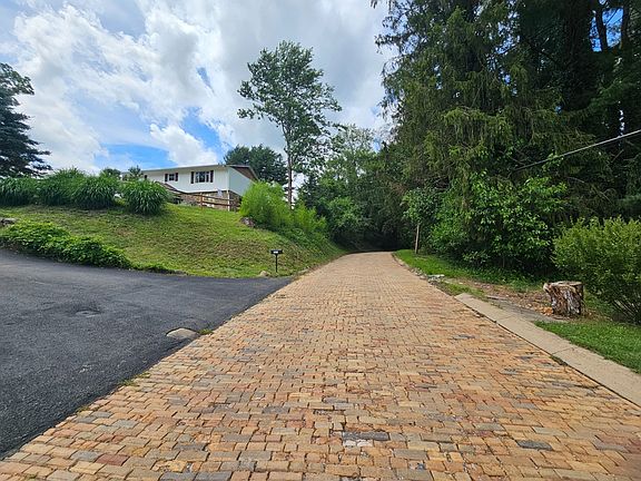 5th image of 220 Creek Rd