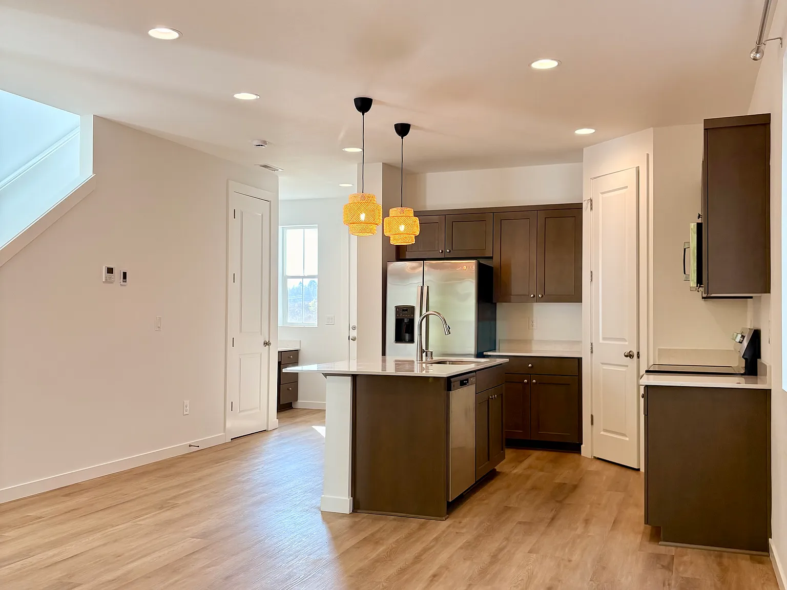 3 bed, 1363 sqft, $2,595 — Photo 2