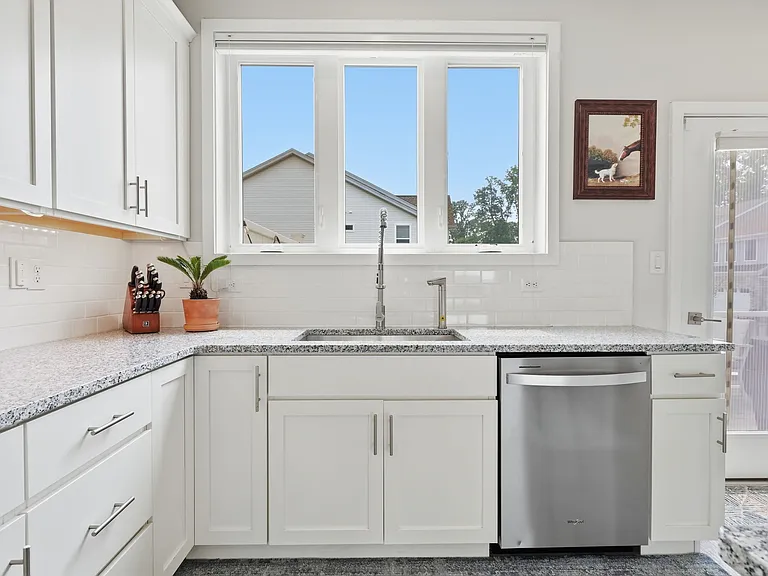 613 Turner Ln — Photo 15