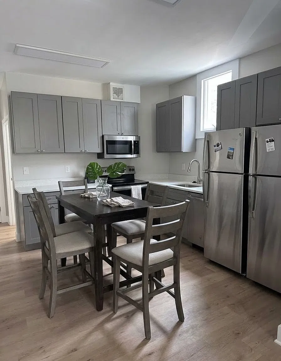 6 bed, 1800 sqft, $6,600 — Photo 2