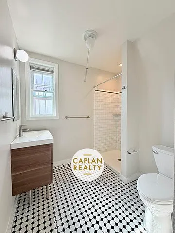 542 Chapel St #E — Photo 13