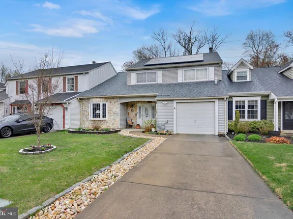 8 Sandpiper Dr, Voorhees, NJ 08043