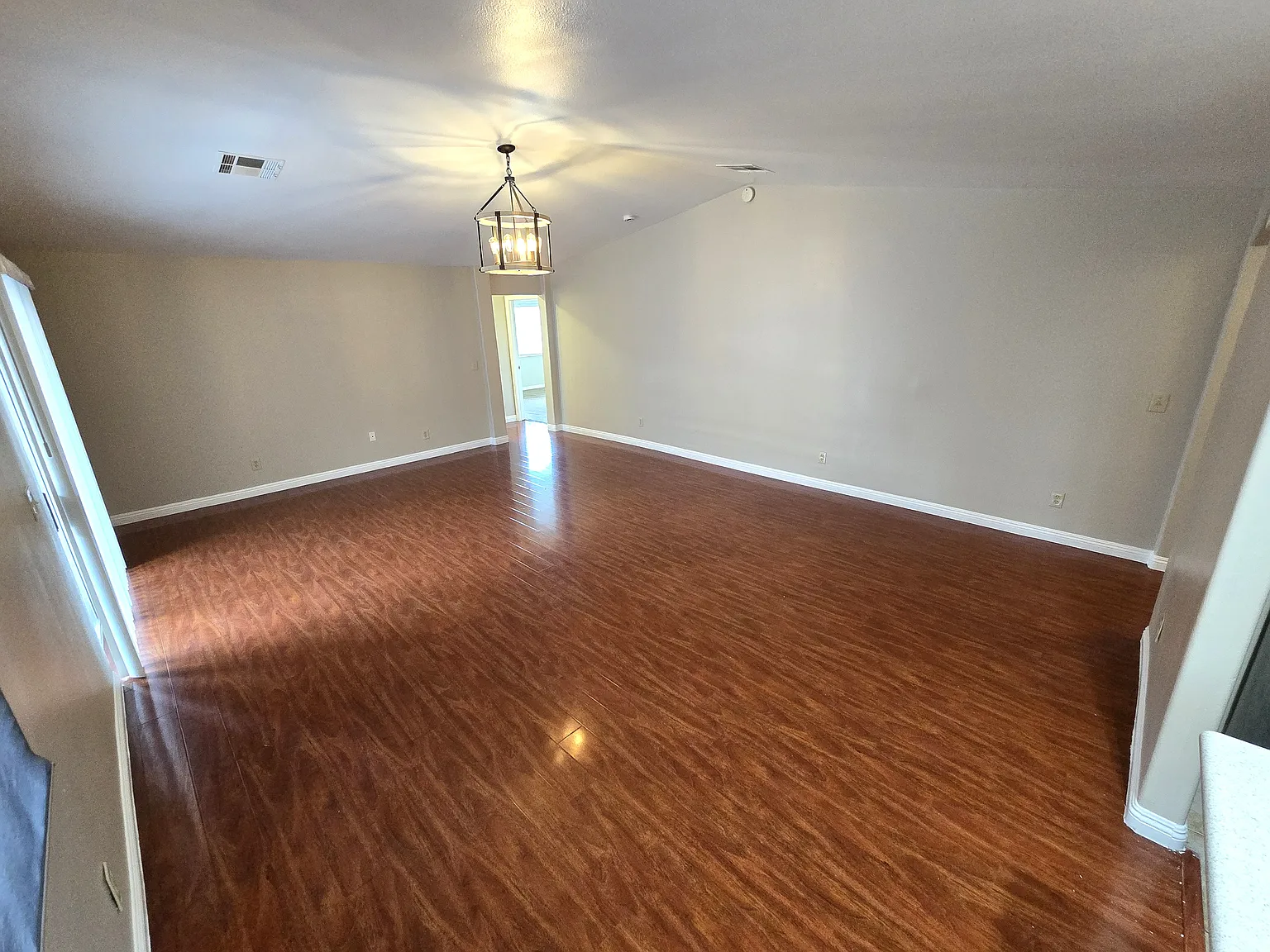3 bed, 1550 sqft, $1,995 — Photo 2