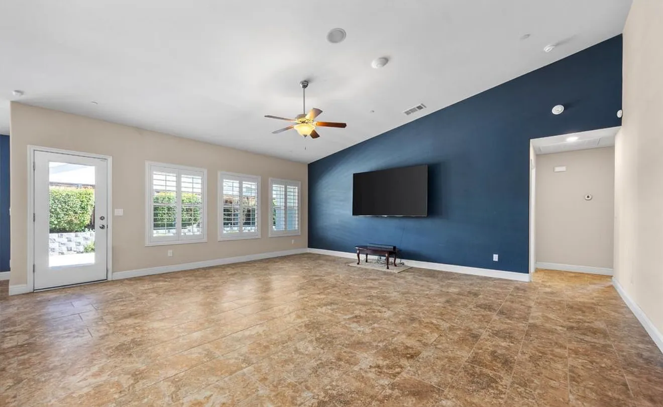 4 bed, 2.0 bath, 1998 sqft, $2,800 — Photo 3