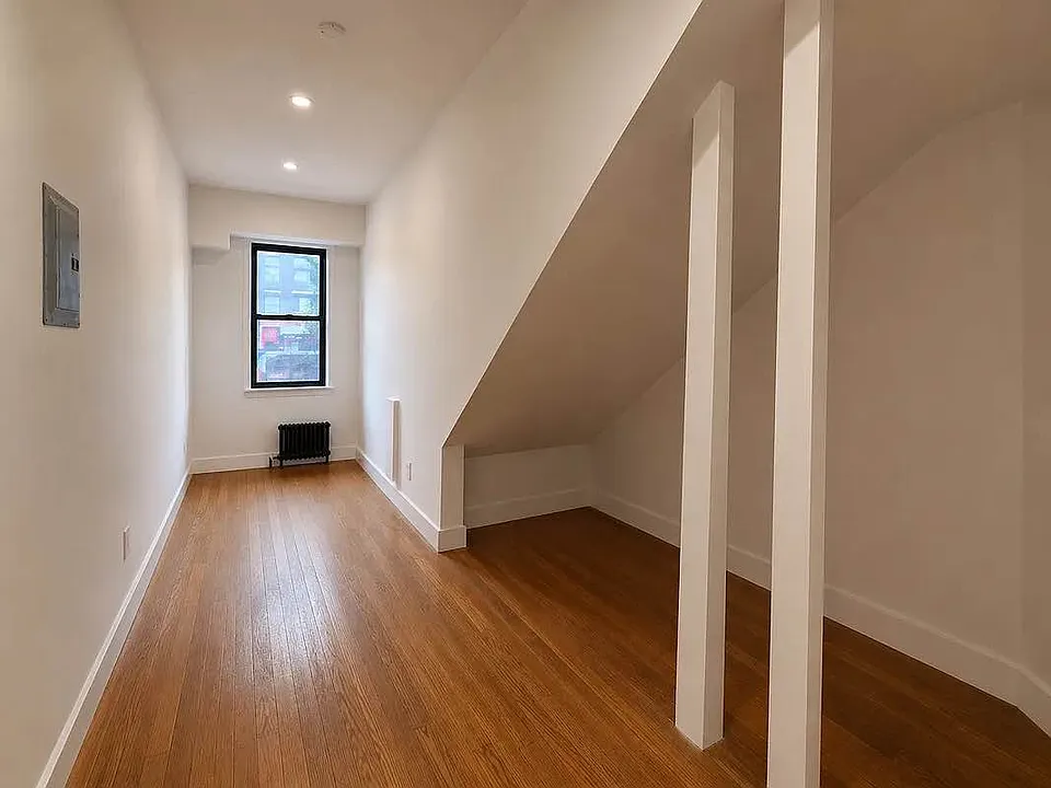 779 4th Ave #4