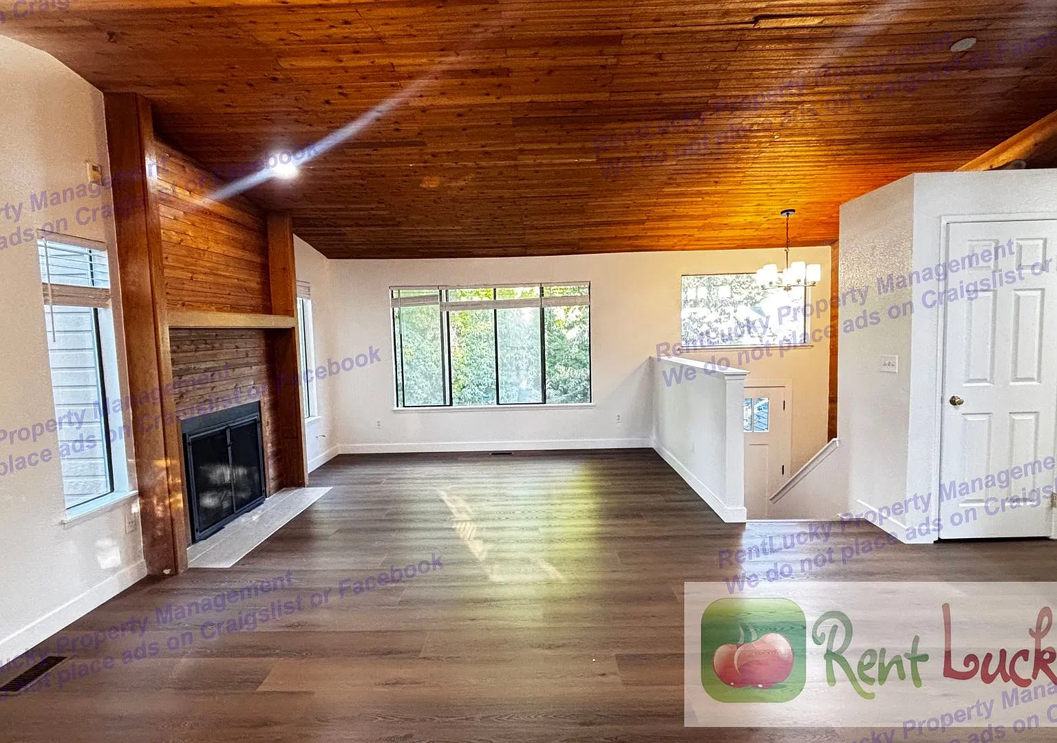 Just Renovated! Great 4 Bedroom House In Spectacular Sammamish Neighborhood!! — Photo 2