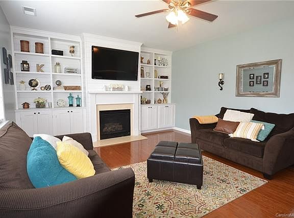 4th image of 692 Hicklin Dr