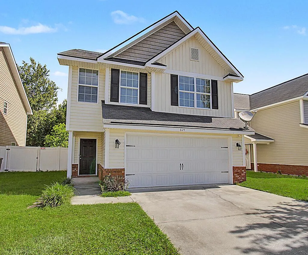 3 bed, 2.5 bath, 2039 sqft, $2,150 — Photo 1