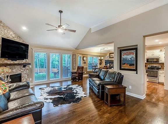 4th image of 1913 Buckingham Dr