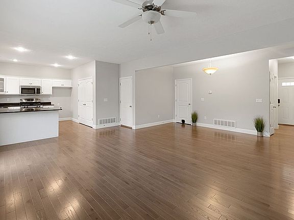 5th image of 234 N Mimosa Ln