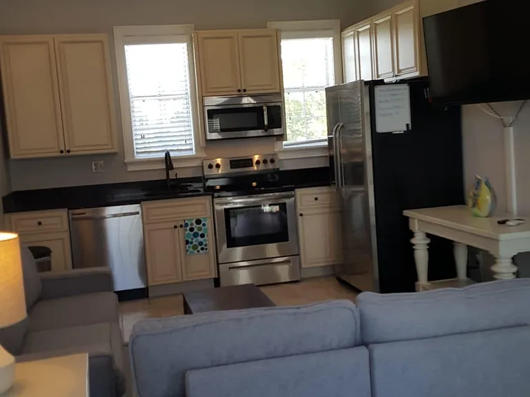 7516 Excitement Garage Apartment — Photo 1