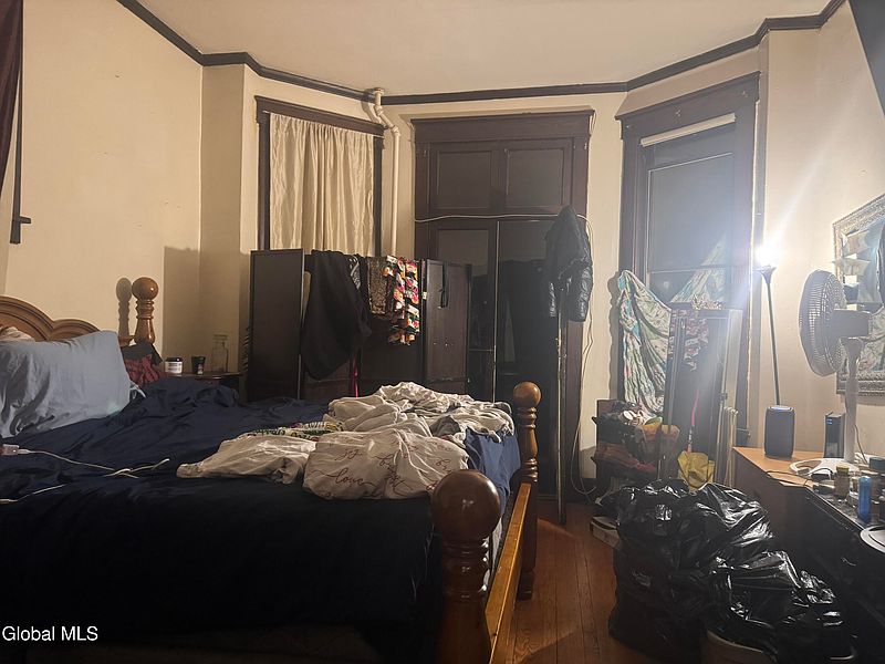 5th image of 5 S Dove Street