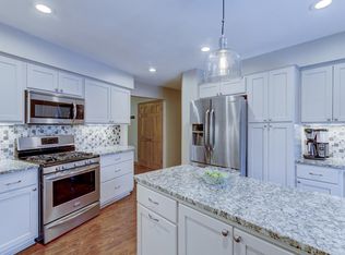 4420 S Dora Ln, New Berlin, WI 53151