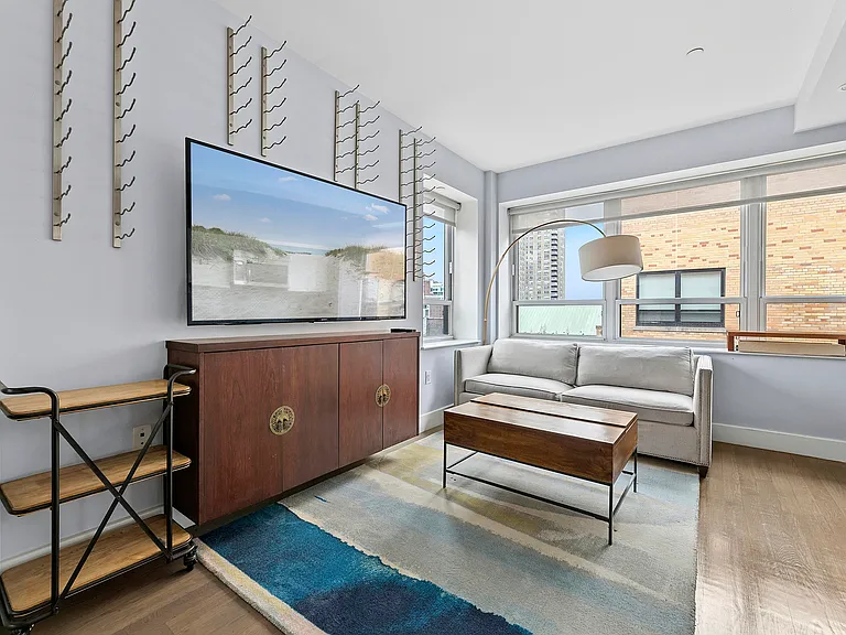 432 W 52nd St #D7 — Photo 3