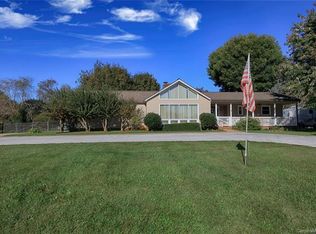 208 S Greenbriar Rd, Statesville, NC 28625