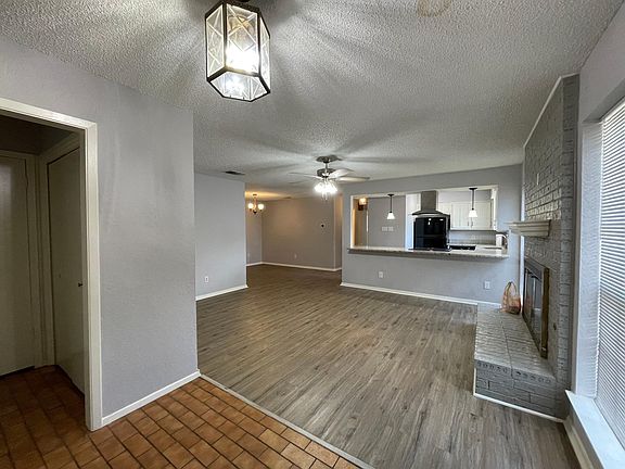 2nd image of 2000 Valleywood Dr