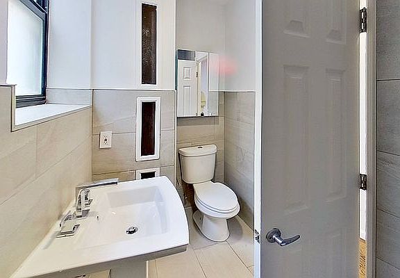 2nd image of 223 W 105th St APT 5RW