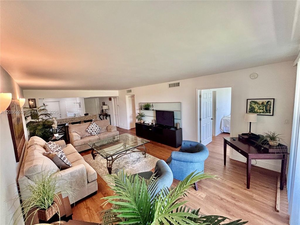 3051 S Palm Aire Dr APT 102, photo 6