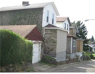 207 Poplar Aly photo 1