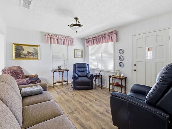 4th image of 402 Scheufens Rd