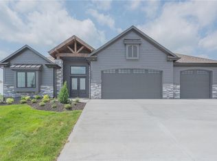4151 Lake Shore Dr, Basehor, KS 66007