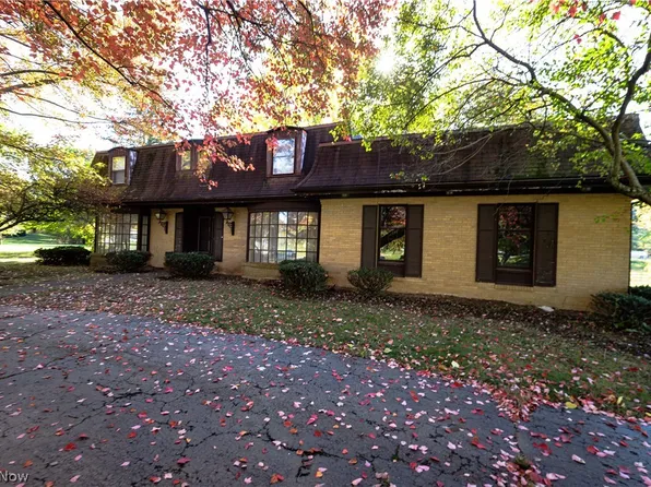 1289 Grenada Dr NE, Canton, OH 44714