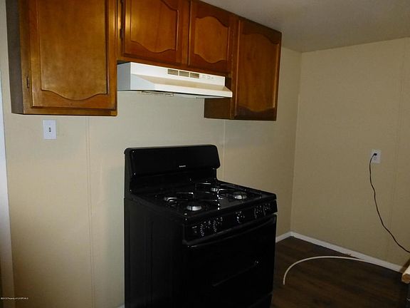 3rd image of 605 Taos Ave