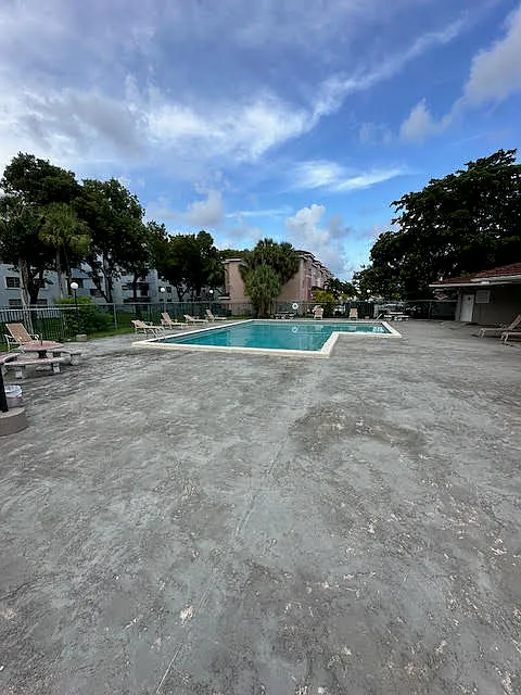 2 bed, 900 sqft, $2,200 — Photo 2