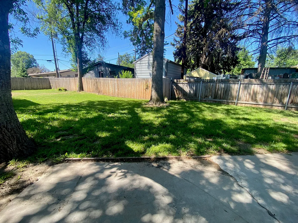 Building Photo - 3713 W Meadow Dr