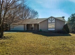 14940 Austrian Pine Trl, Wamego, KS 66547