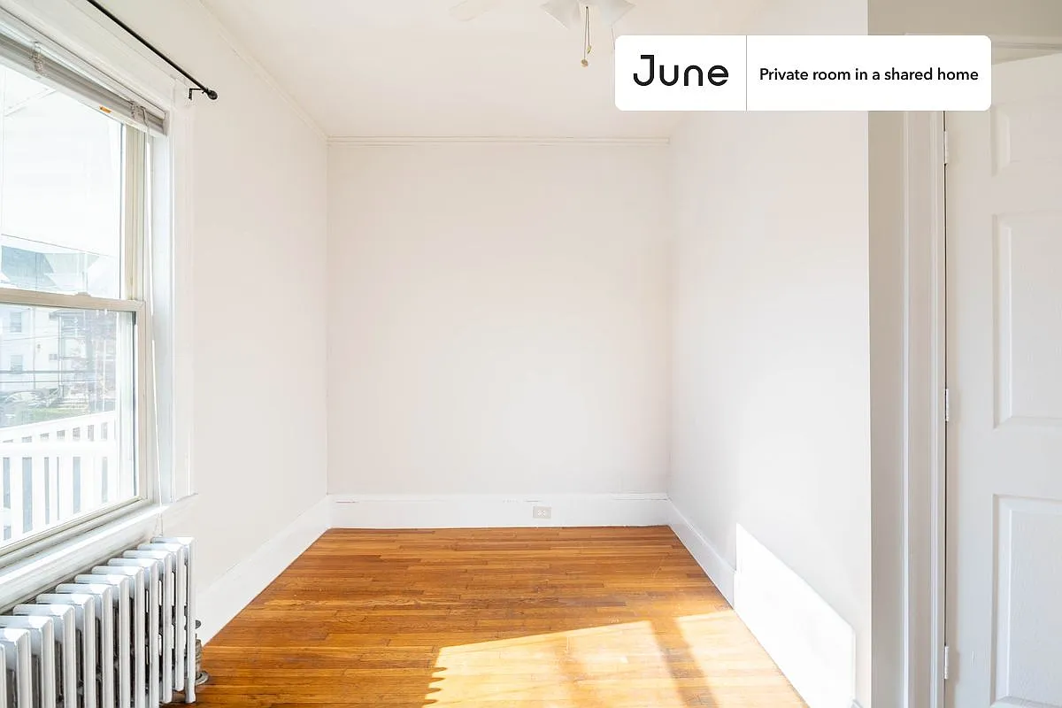 Full bedroom in 7 bed/2 bath home in Brighton #1517 A — Photo 4