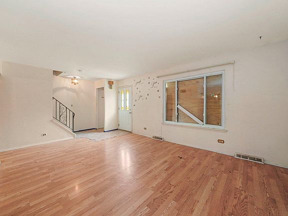 5th image of 3074 Saint Ives Ln