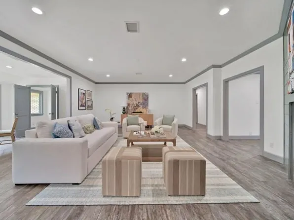 10042 Briar Forest Dr, Houston, TX 77042