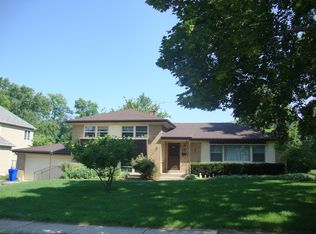 915 Arbor Ave, Wheaton, IL 60189