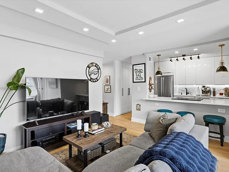 1355 N Sandburg Ter #706D — Photo 10