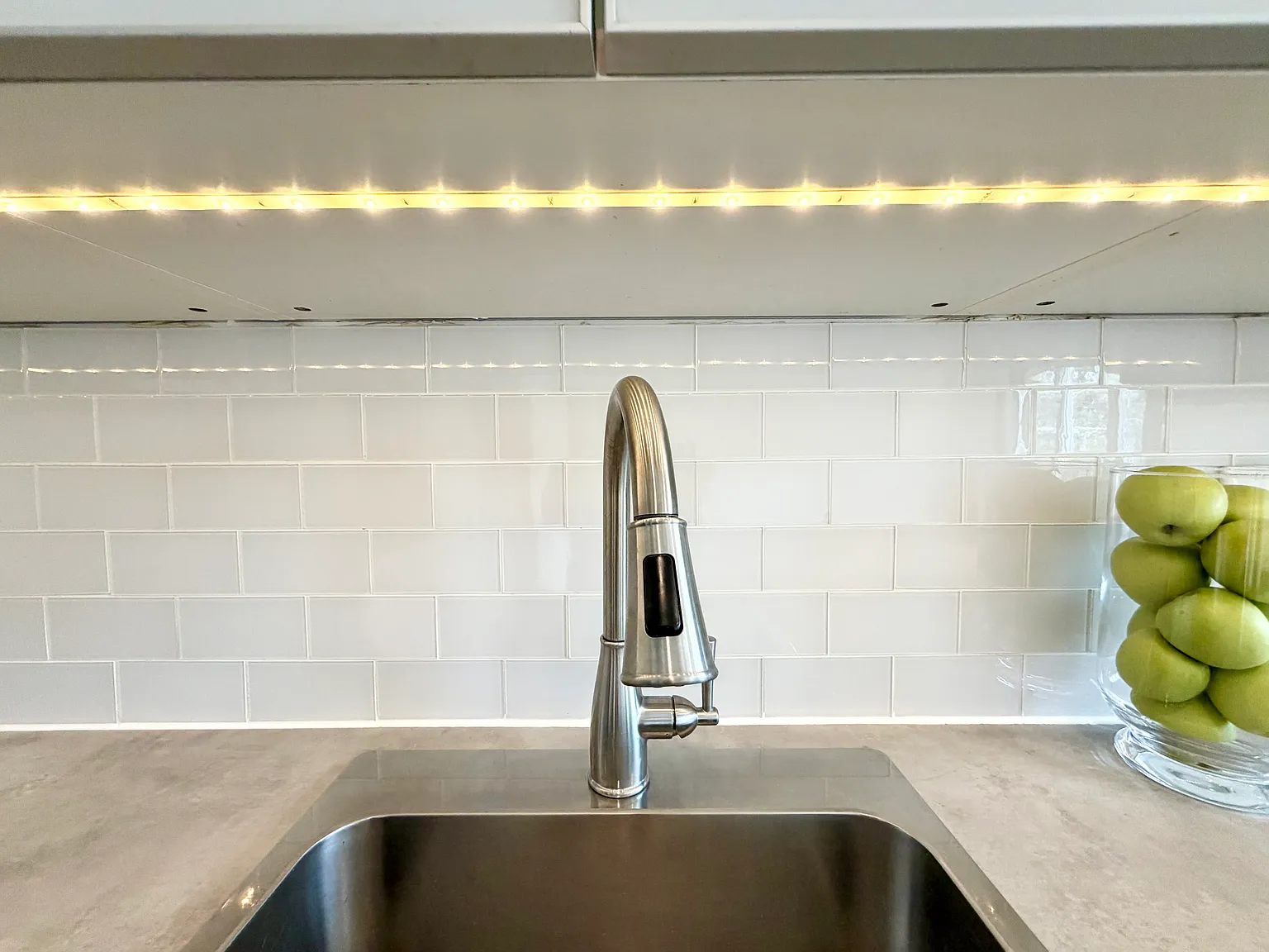 1 bed, 750 sqft, $2,200 — Photo 3