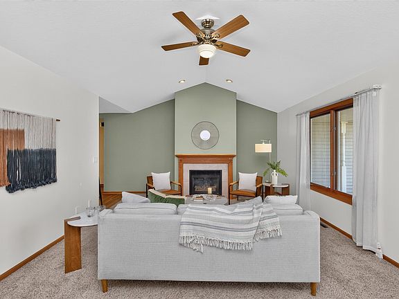 3rd image of 1520 Prairie Dr
