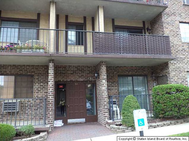 1st image of 10 Donna Ct APT 8